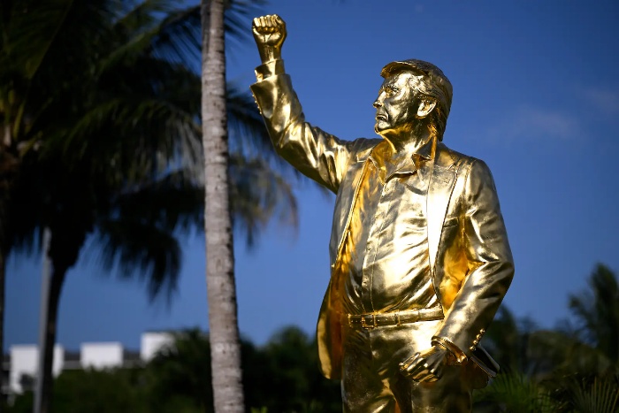 Une statue à l'effigie du président américain dans un golf Trump de Floride